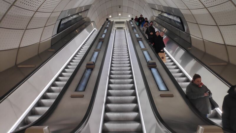 File:BondStEscalator.jpg
