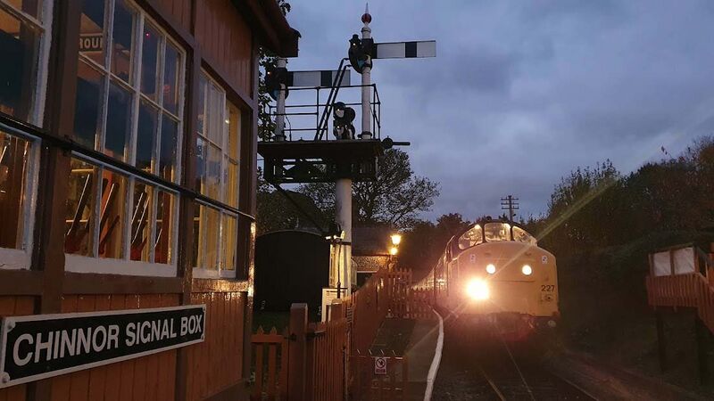 File:37227 at Chinnor.jpg